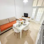 דירה Seaside Bloom Retreat E72 גולם