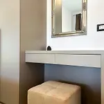 Seaside Bloom Retreat E72 דירה