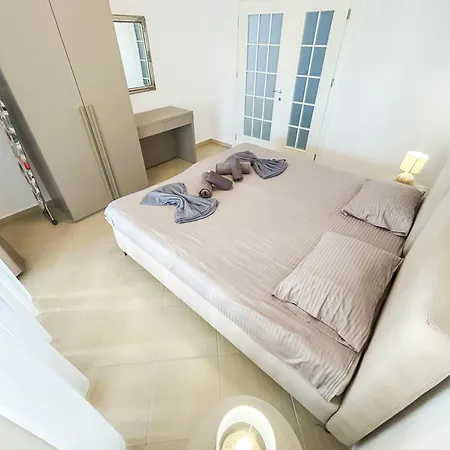Seaside Bloom Retreat E72 * غوليم