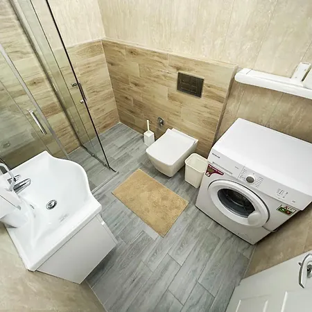 Seaside Bloom Retreat E72 شقة غوليم