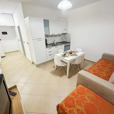 Seaside Bloom Retreat E72 * غوليم