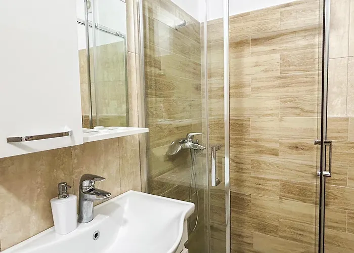 Seaside Bloom Retreat E72 Golem (Tirana)